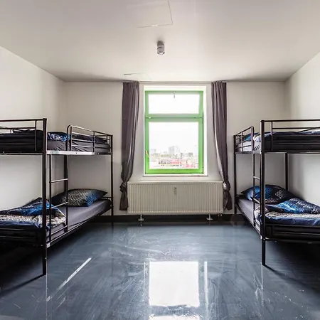 Kapselhotel Mit Lounge & Massagesesseln - Naehe Hauptbahnhof Halle-saale