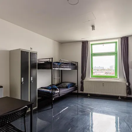 Kapselhotel Mit Lounge & Massagesesseln - Naehe Hauptbahnhof Halle-saale Капсульный отель