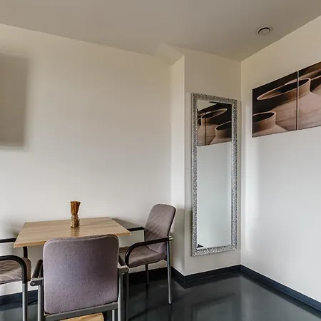 Kapselhotel Mit Lounge & Massagesesseln - Naehe Hauptbahnhof Halle-saale カプセルホテル ハレ