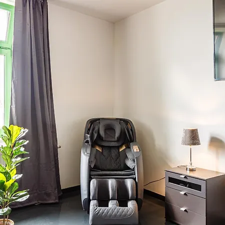 Kapselhotel Mit Lounge & Massagesesseln - Naehe Hauptbahnhof Halle-saale * Галль