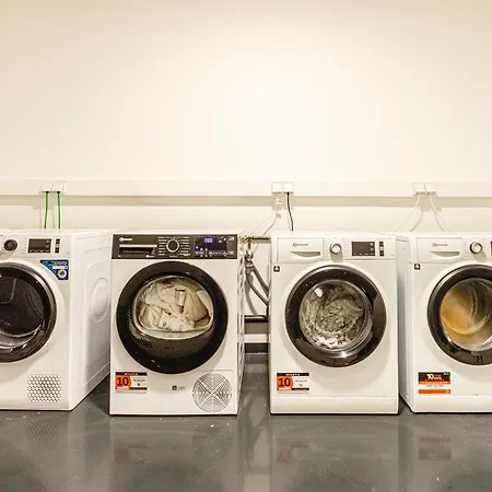 Kapselhotel Mit Lounge & Massagesesseln - Naehe Hauptbahnhof Halle-saale Галль