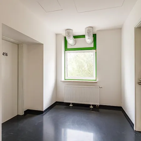 Kapselhotel Mit Lounge & Massagesesseln - Naehe Hauptbahnhof Halle-saale * Галль