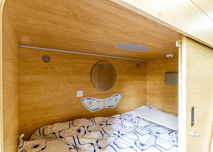 Kapselhotel Mit Lounge & Massagesesseln - Naehe Hauptbahnhof Halle-saale *