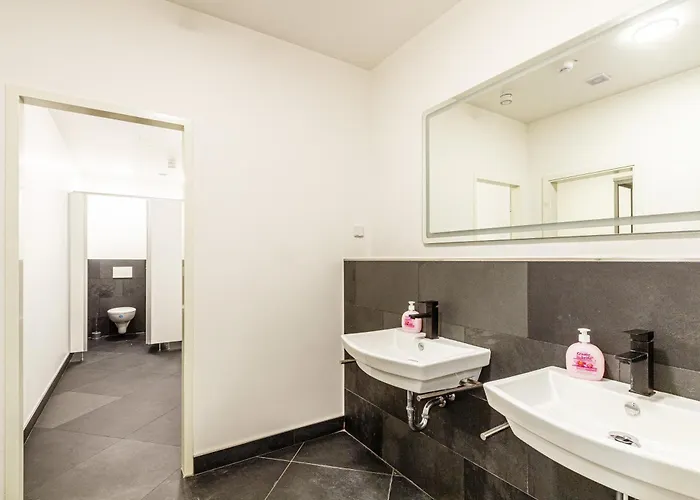 Kapselhotel Mit Lounge & Massagesesseln - Naehe Hauptbahnhof Halle-saale