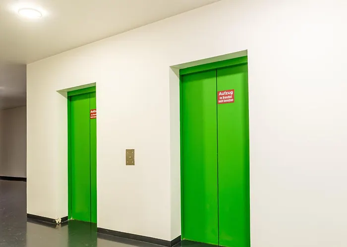 Kapselhotel Mit Lounge & Massagesesseln - Naehe Hauptbahnhof Halle-saale Hotel Cápsula